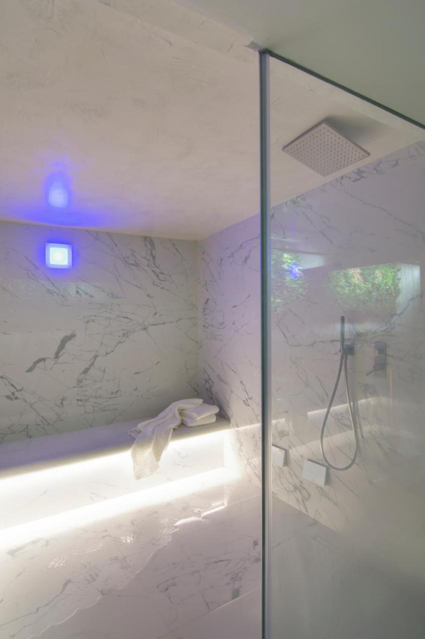 Coco-Mat Athens Jumelle Otel Dış mekan fotoğraf A shower