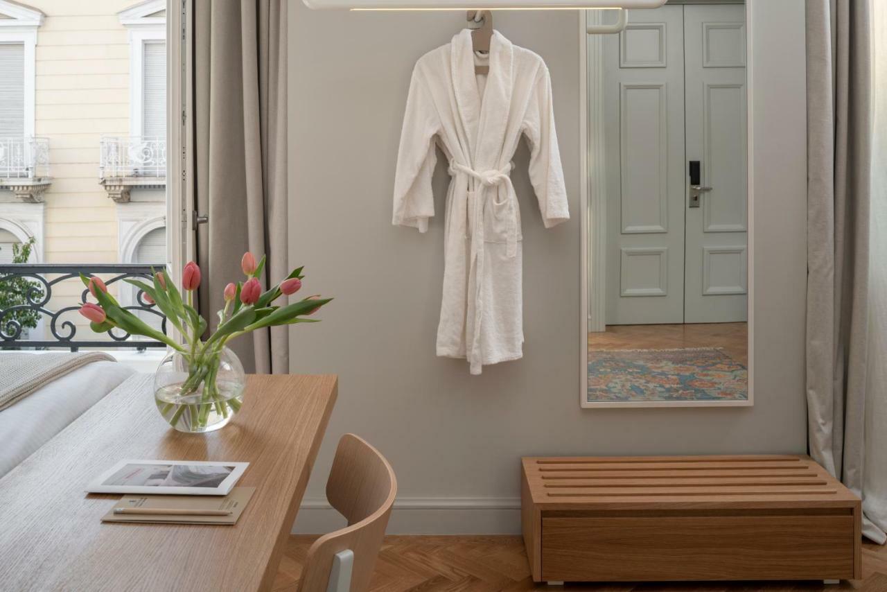 Coco-Mat Athens Jumelle Otel Dış mekan fotoğraf A bathrobe hanging on a wall